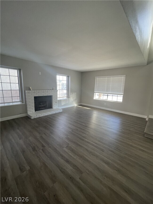 Building Photo - 2840 Belleza Ln