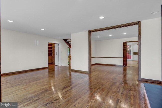 Building Photo - 2 Coldwater Ct