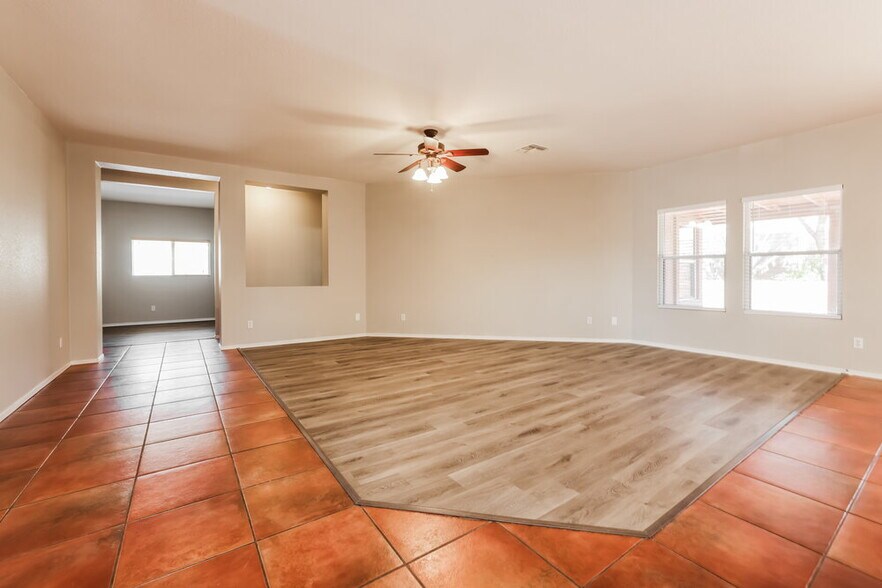 Building Photo - 10833 S Camino San Clemente