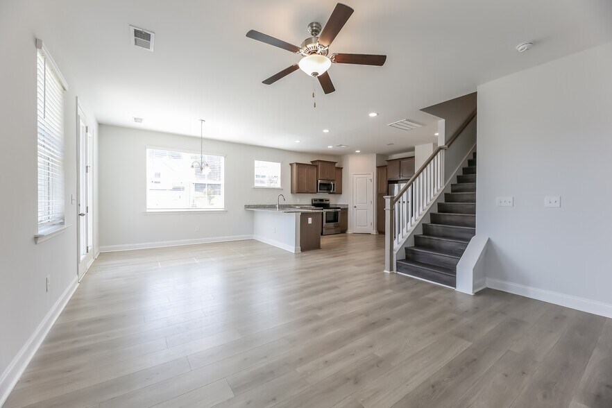 Building Photo - 200 Bosa Ln