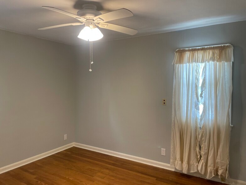 Building Photo - 4361 W 58th St