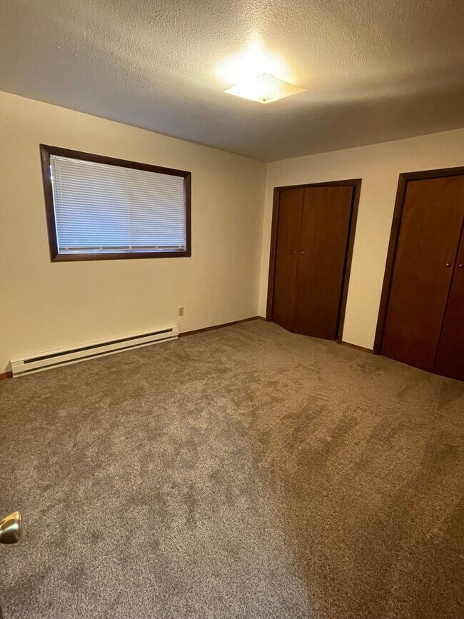 Building Photo - 2 Bedroom Home Near Old Mill