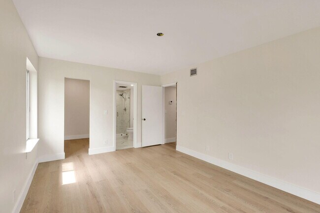 Building Photo - 6299 Chasewood Dr
