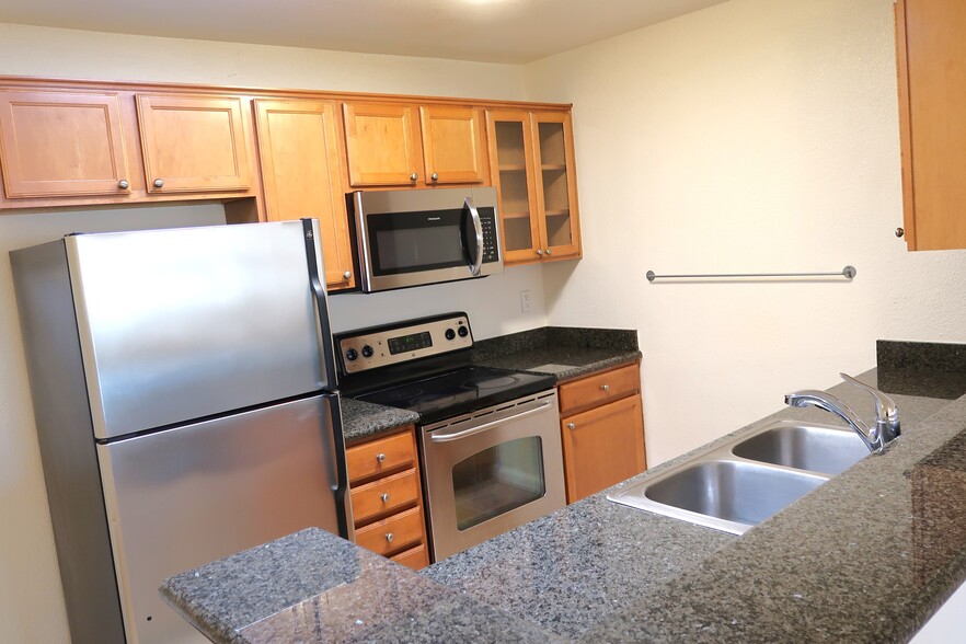 Kitchen - 440 Dempsey Rd