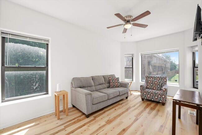 Building Photo - 348 E 41st St
