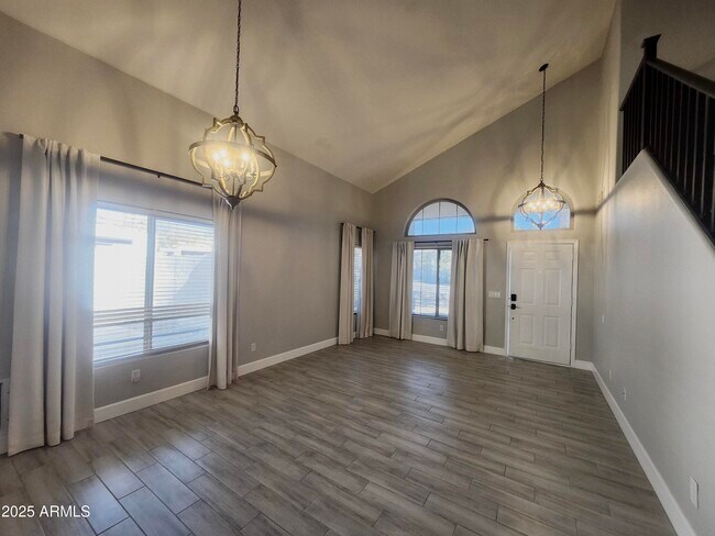 Building Photo - 15846 S 17th Ln