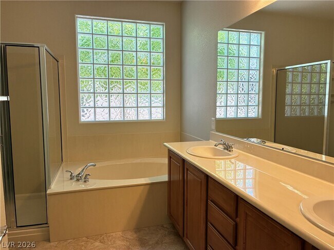 Building Photo - 2237 Canyonville Dr