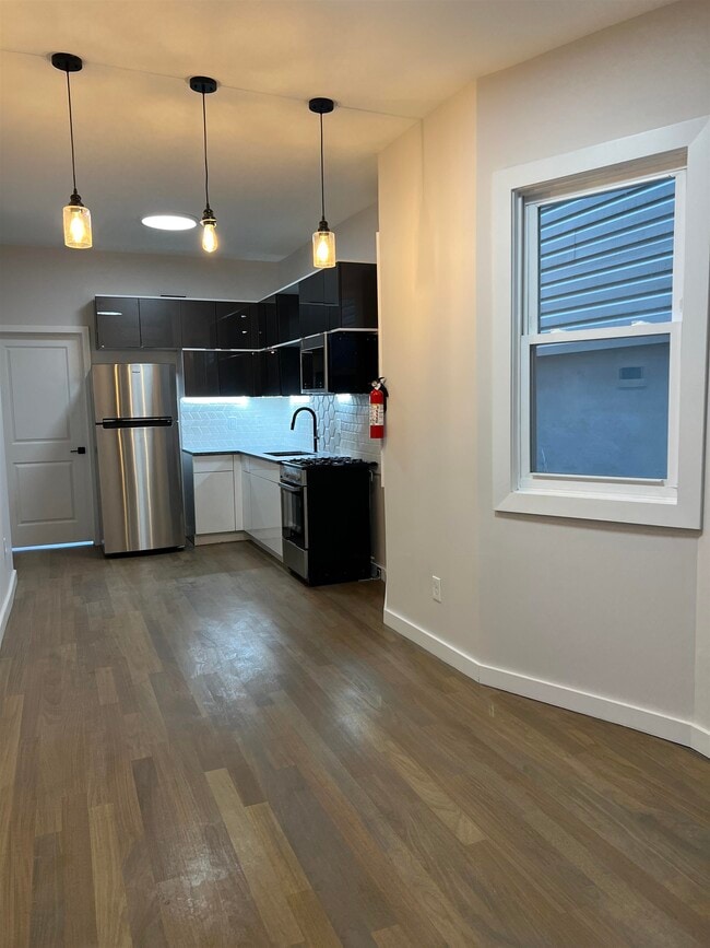 Building Photo - 107 Magazine St