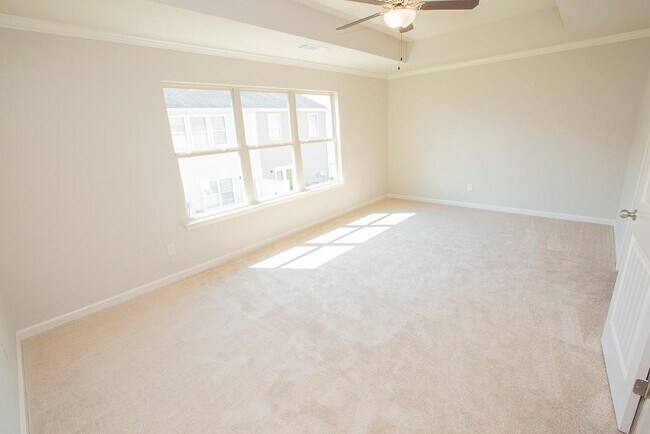 Building Photo - 370 Turtle Creek Dr