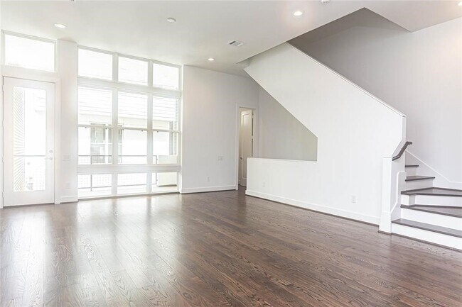 Building Photo - 5868 E Post Oak Ln