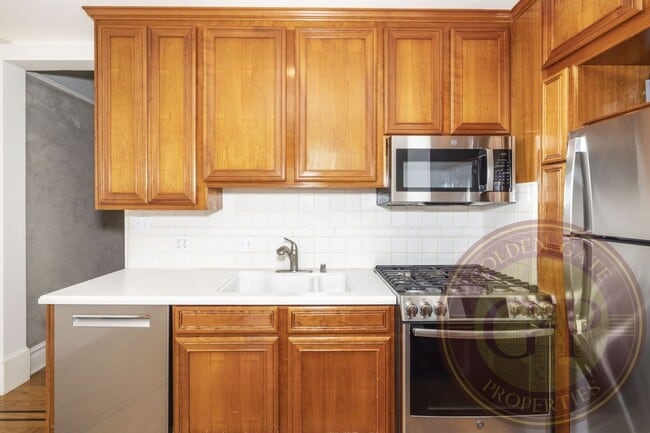 Building Photo - Noe Valley - 2 BR, 1 BA Condo 965 Sq. Ft. ...