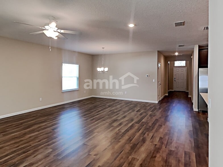 Building Photo - 244 Hemlock Pt