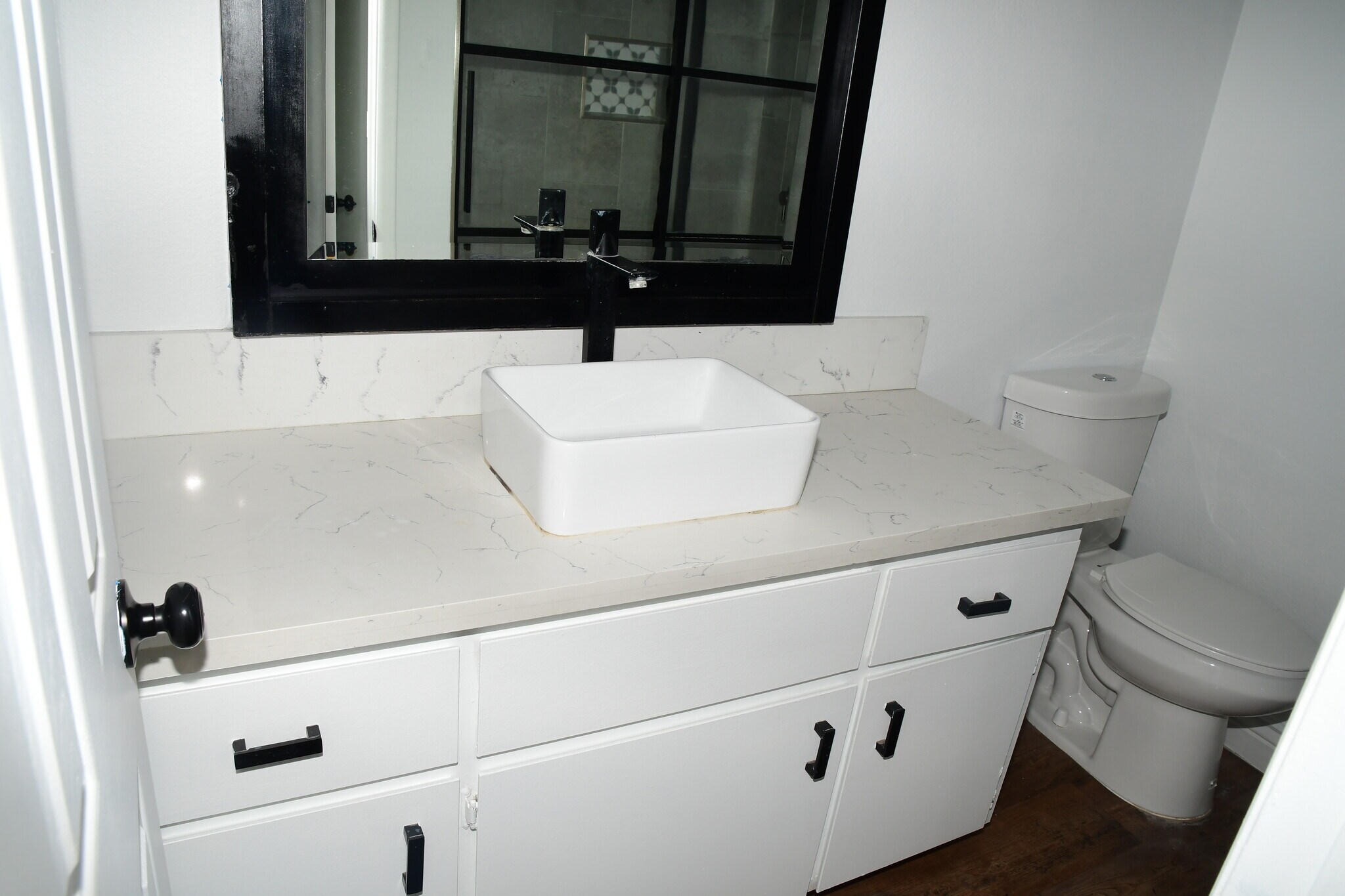 Master bathroom - 925 Willow Tree Dr