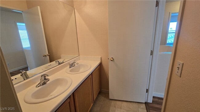 Building Photo - 2525 Rainbow Cactus Ct