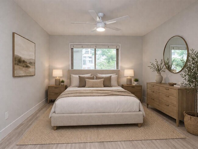 Building Photo - 505 W 7th St