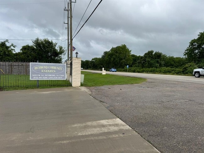 Building Photo - 5439 FM 762 Rd