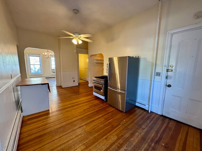 Building Photo - 123 Almy St