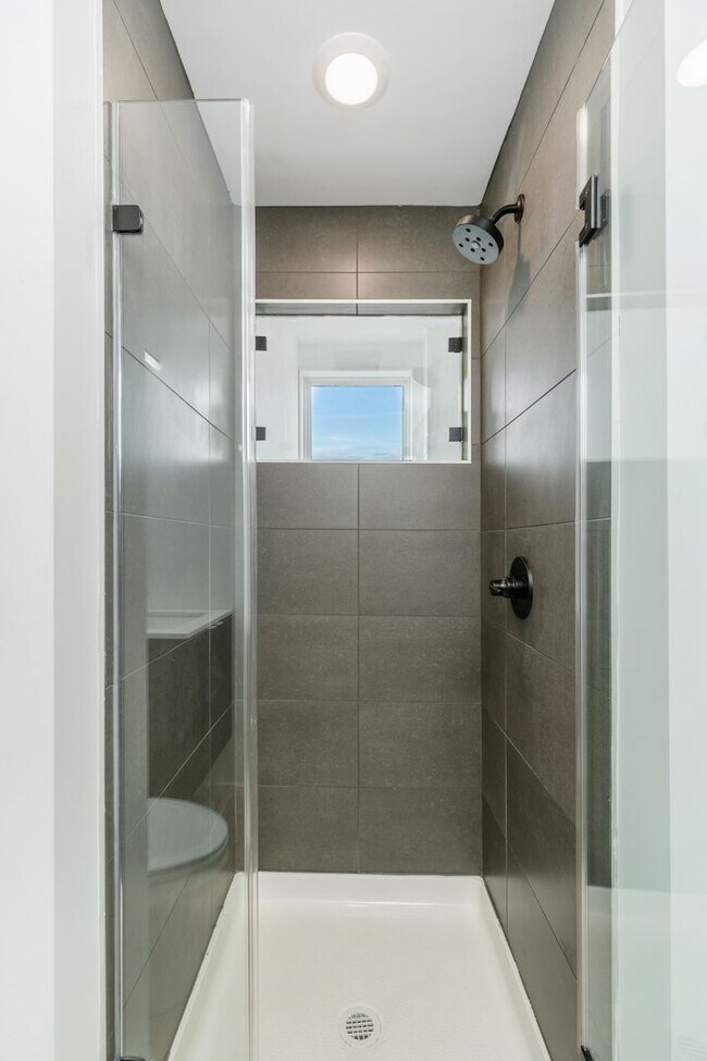 Building Photo - Signal House