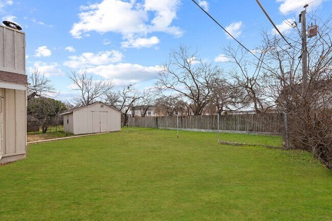 Building Photo - 4402 Seabreeze Dr