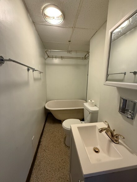 Building Photo - 329 Taylor Ave