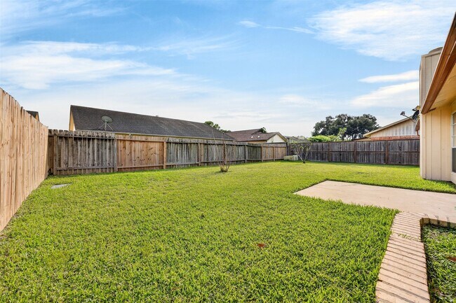 Building Photo - 12047 Plumpoint Dr