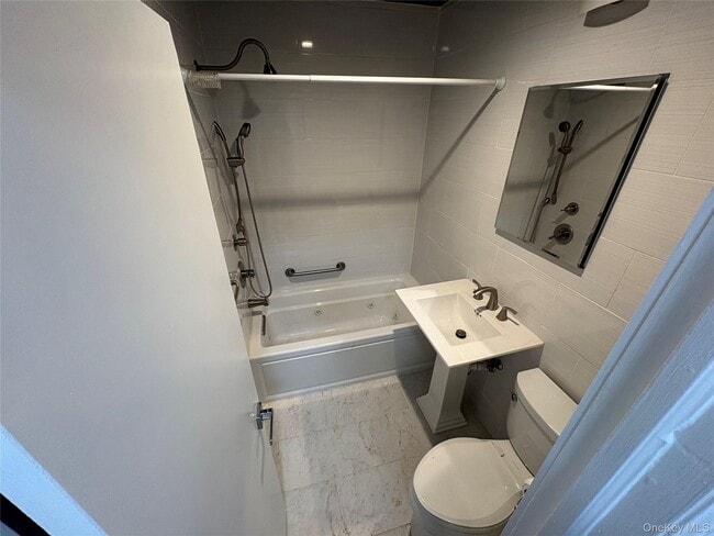 Building Photo - 20 Bogota Rd