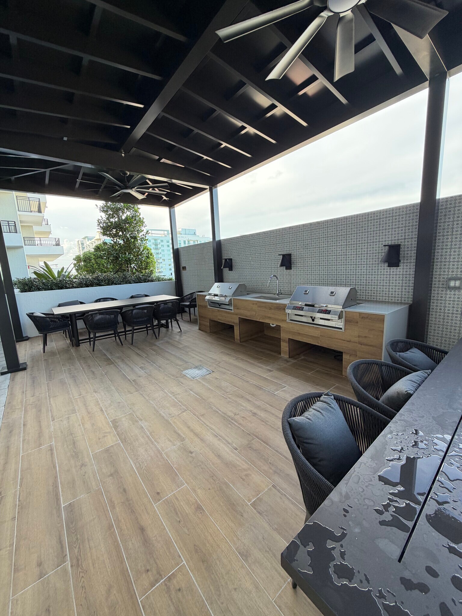 Building Photo - 1541 Van Buren St