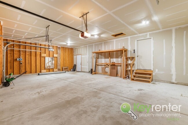 Building Photo - Beautiful 4 Bedroom 3 Bath | Goddard School District