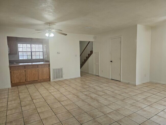 Building Photo - 1824 Larette Dr