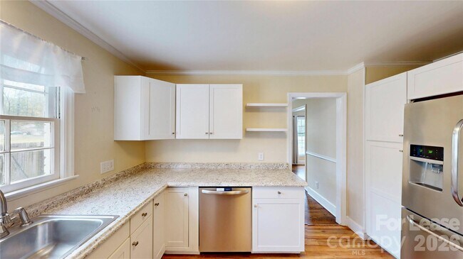 Building Photo - 6821 View Way Dr