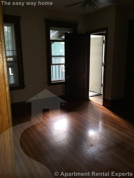 Building Photo - 25 Hall St