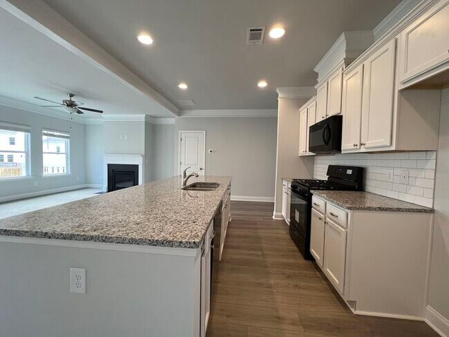 Building Photo - 5144 Aylesbury Ct