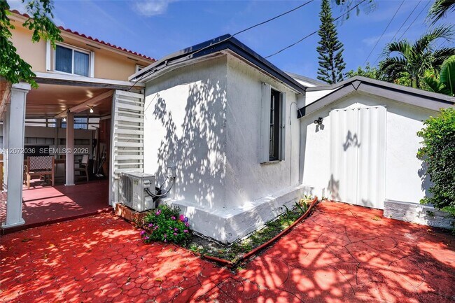 Building Photo - 3375 SW 29th Terrace