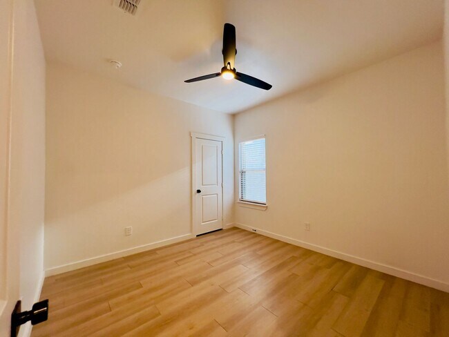 Building Photo - PRE-LEASING FOR JUNE OR JULY! Spacious Townhome in Escondido