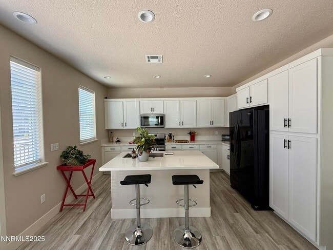 Building Photo - 452 Blackbird Ln