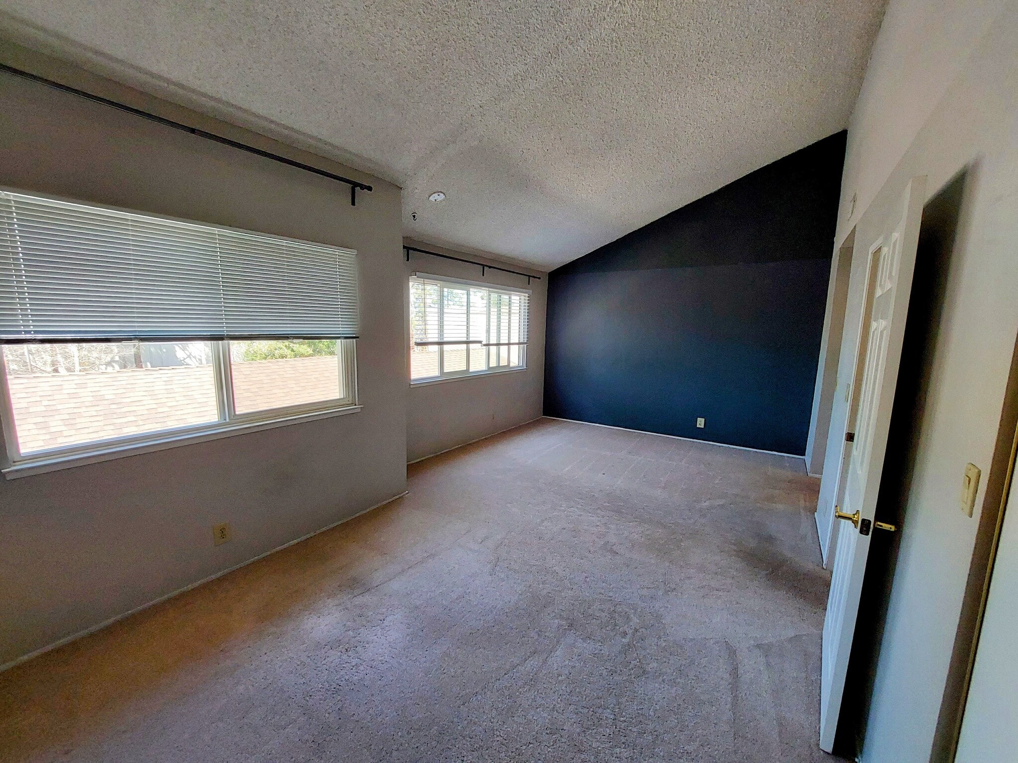 Building Photo - 16 Moonbeam Dr