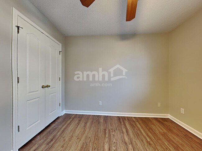 Building Photo - 6902 Brachnell View Dr