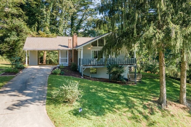 Building Photo - 28 Bass Lake Dr