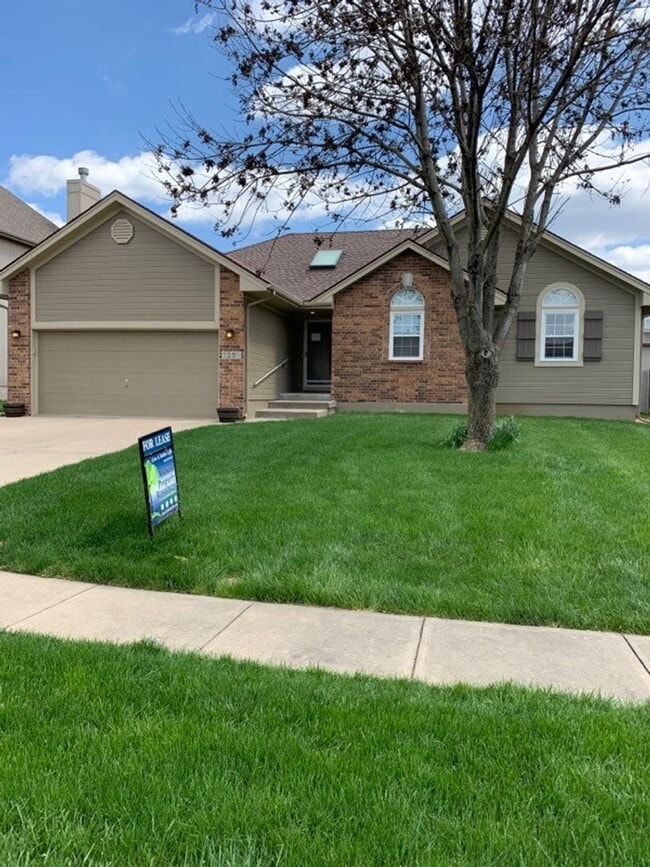 Building Photo - Ranch in Lee's Summit For Lease - Crisp, Clean and New!