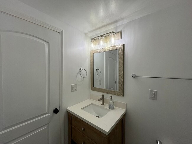 Building Photo - Modern 2BD, 2BA with 3rd Bonus Room Near Downtown Durham with Assigned Off-Street Parking and Bac...