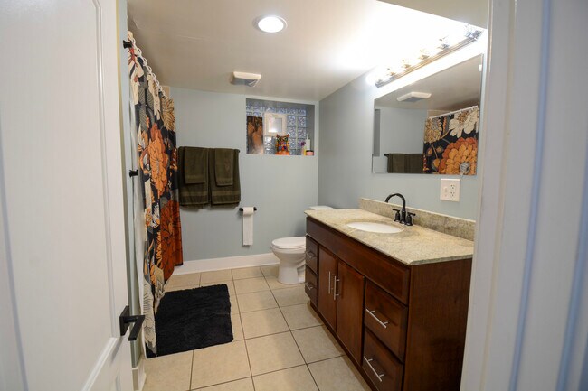 Building Photo - 4947 W Parker Ave