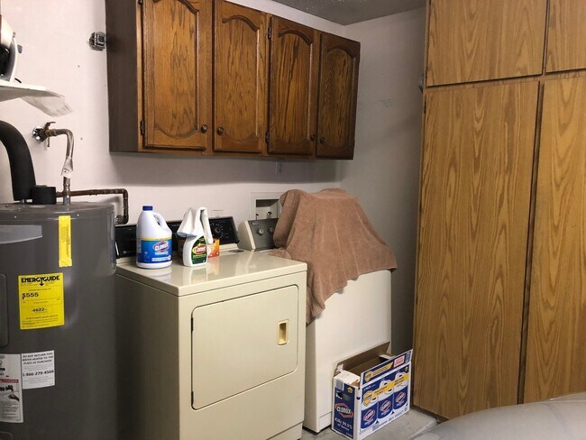 Building Photo - ASK ABOUT OUR REDUCED SUMMER RATES!!! Comfortable & Inviting Home in Leisure World a 45+ Active A...