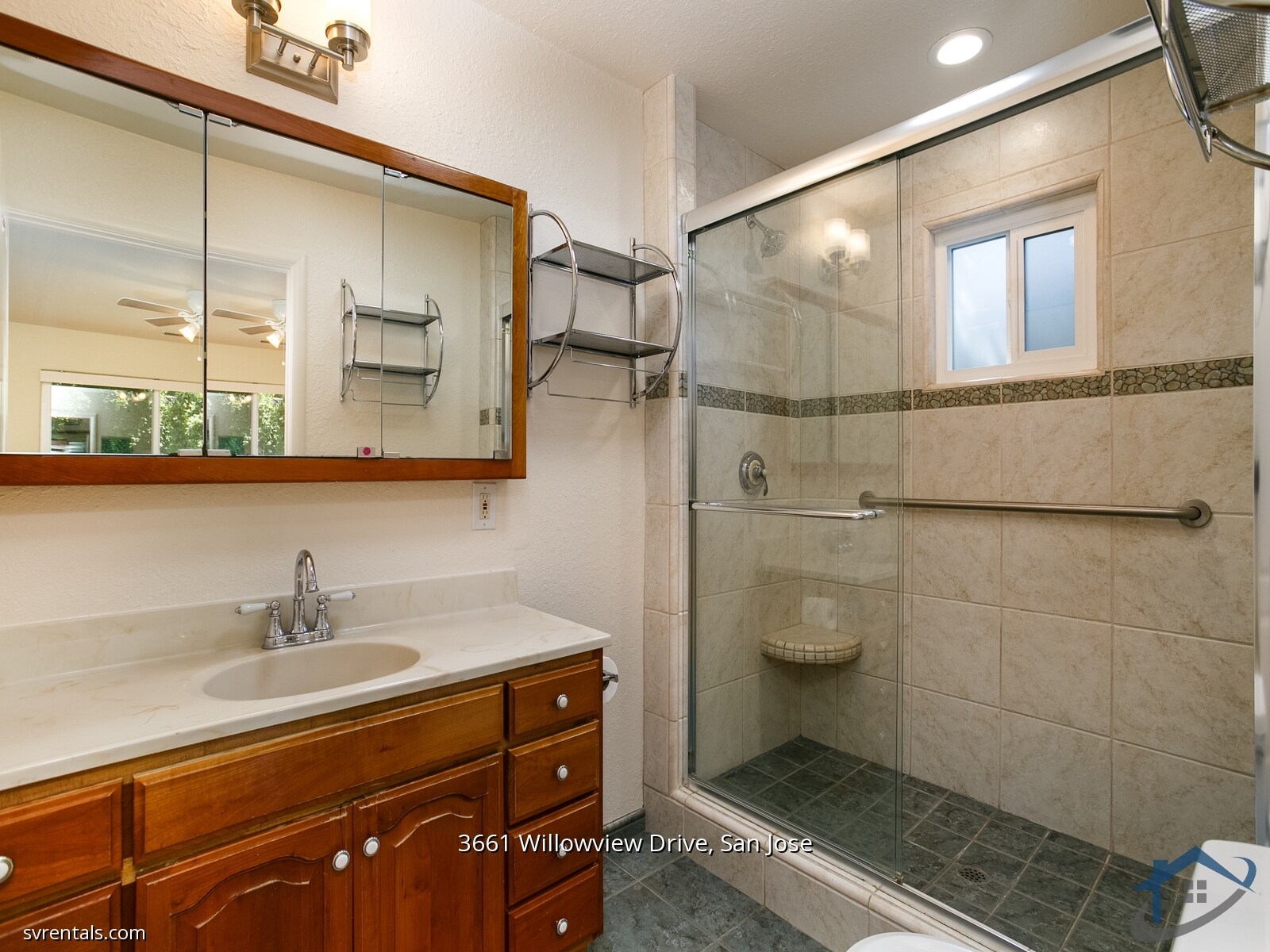 Building Photo - 3661 Willowview Dr