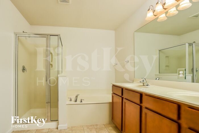 Building Photo - 293 Sonnet Cir