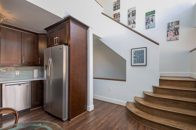 Building Photo - 3209 Cherry Hill Ln