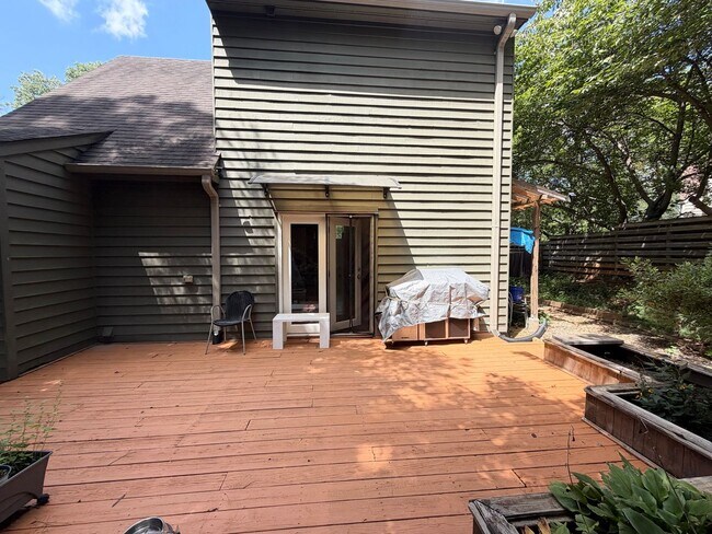Building Photo - 1327 Gristmill Dr