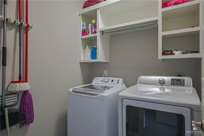 Building Photo - 34 South Dr