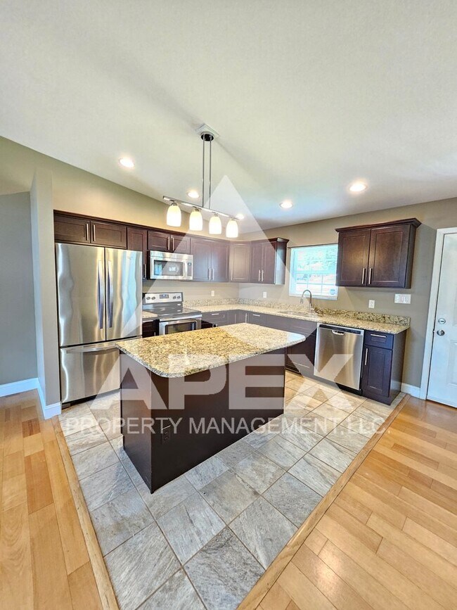 Building Photo - Contemporary Ranch Style 3Bd – 2Ba Single ...
