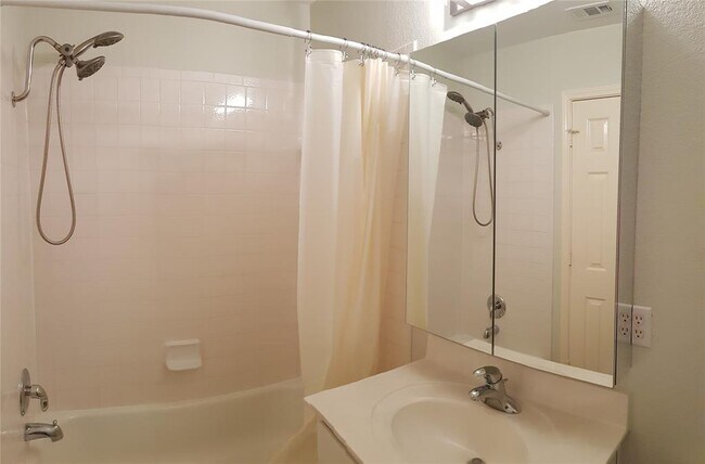 Building Photo - 16100 S Great Oaks Dr