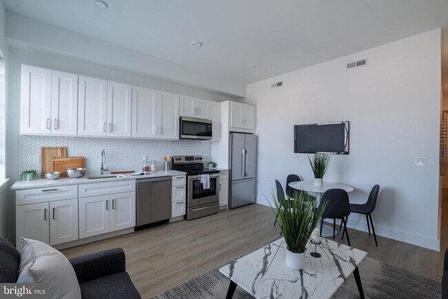 Primary Photo - 2235 Washington Ave